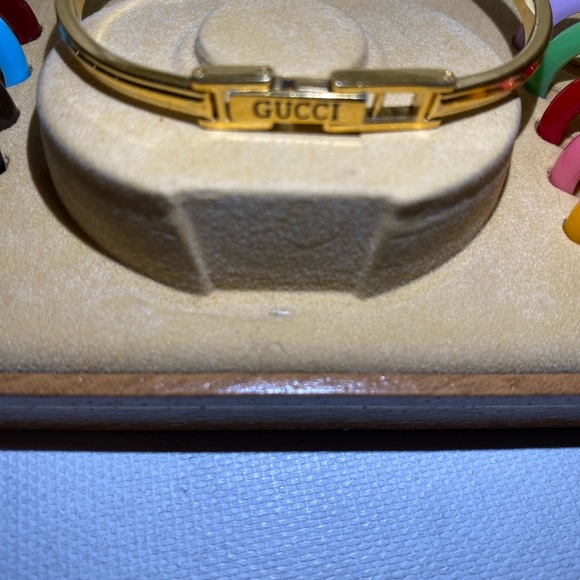 AUTHENTIC GUCCI CHANGE BEZEL 11/12 COLOURS GOLD BRACELET QUARTZ WATCH WRIST 6.5” - Picture 3 of 3